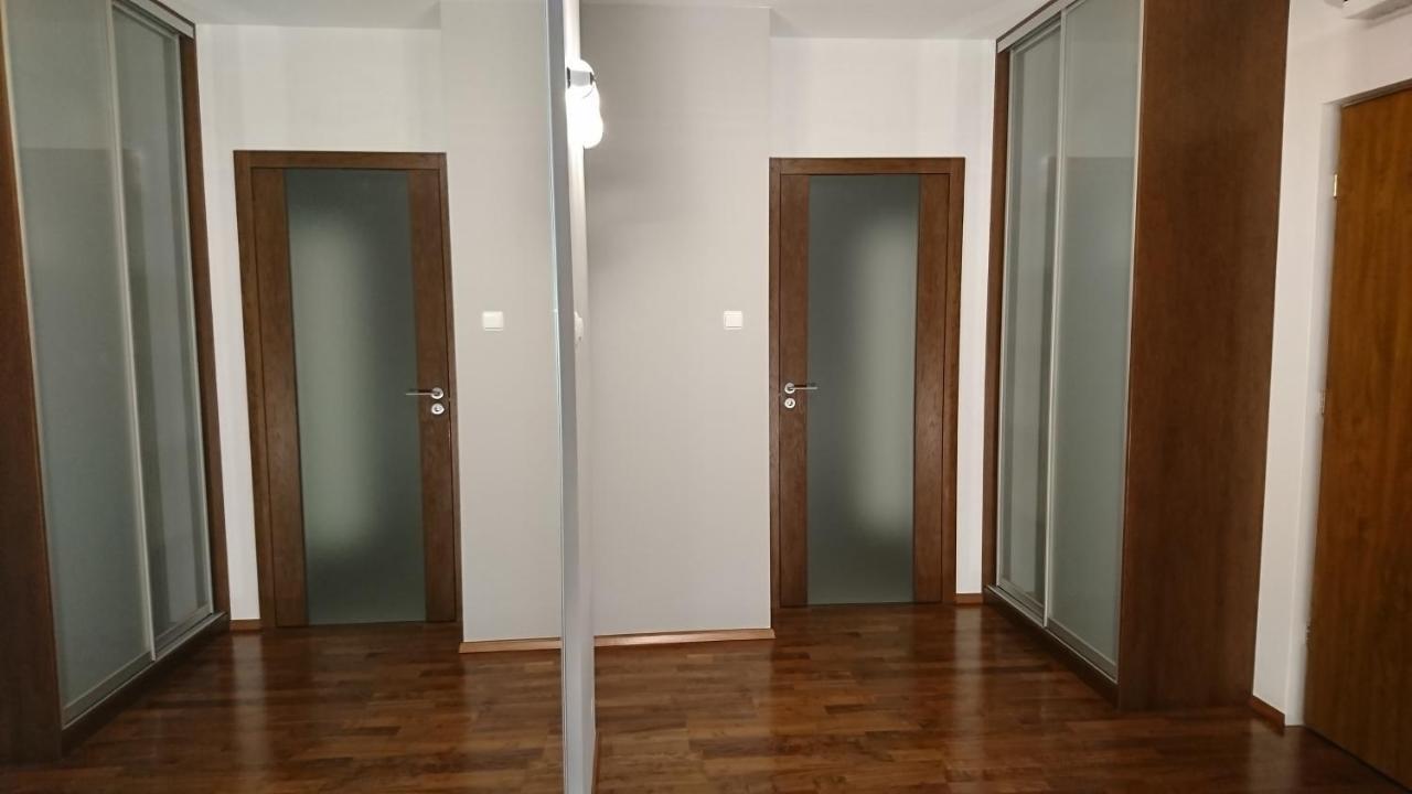 Quiet And Spacious Apartment With Garage Option 크라쿠프 외부 사진